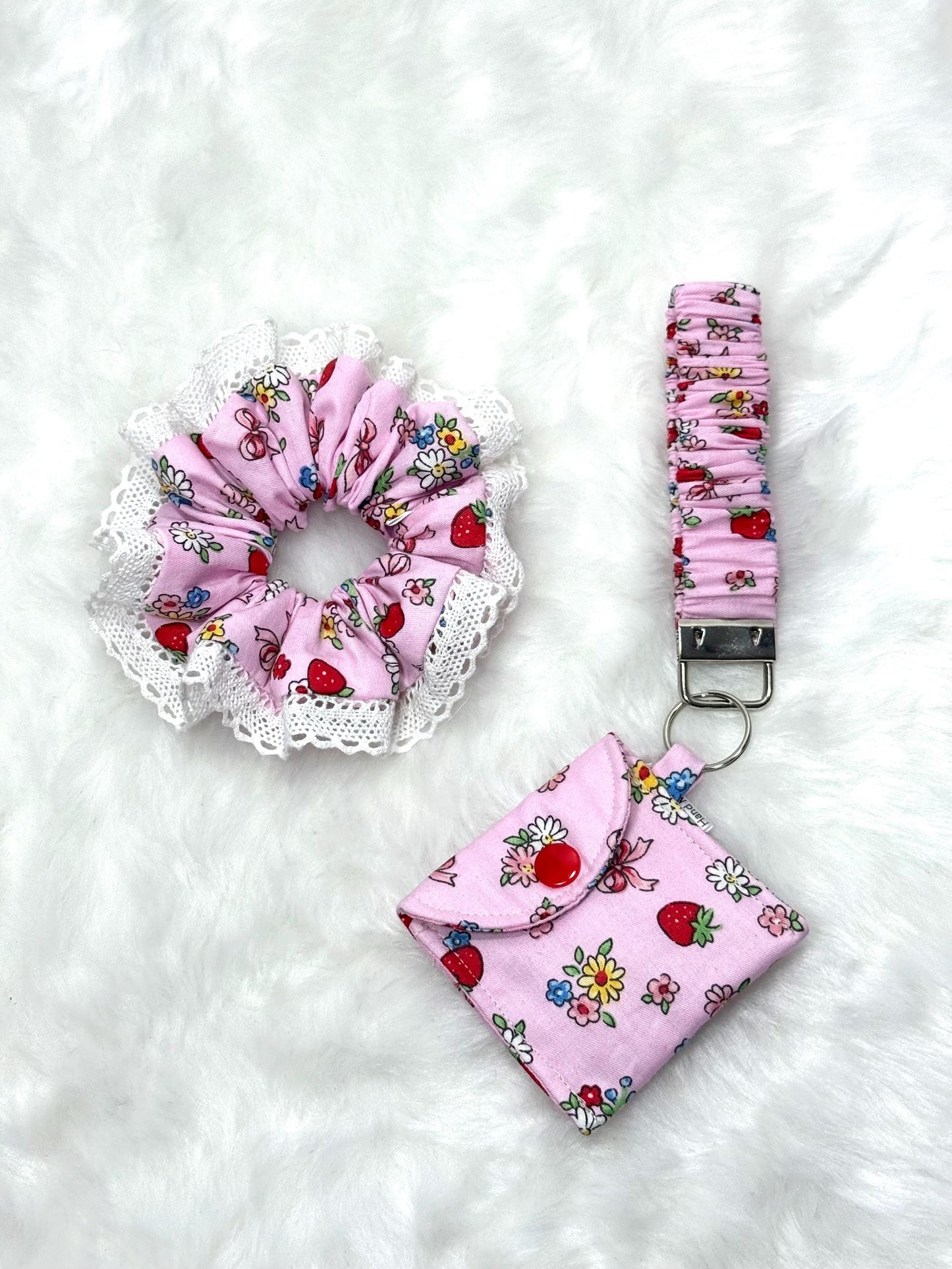 Lace scrunchie/ Scrunchie key holder/ Keychain Wristlet  / Cute lanyard / Loop keychain / wristlet / Coin pouch / keychain wallet /